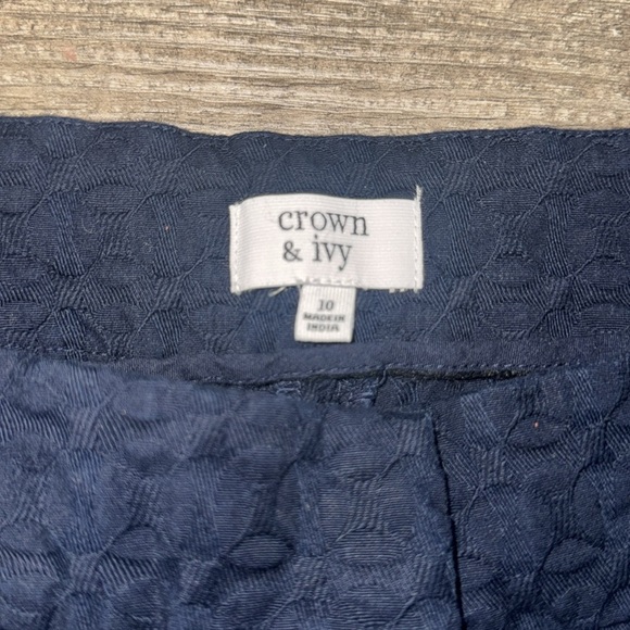 Crown & Ivy Shelby Scallop Short In Blue Canoe Size 10 - Picture 2 of 3